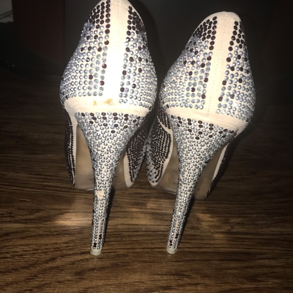 Heels - Picture 3 of 4